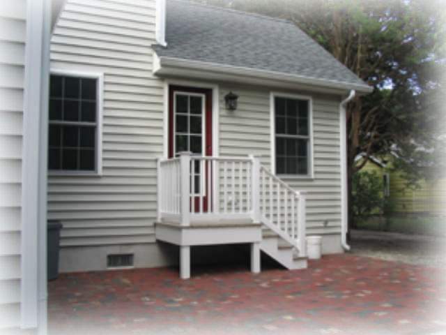 208 Fairmont, Cape May Court House - Single Family - This 3 bedroom, 2 1/2 bath Home is instantly appealing.  It features a custom kitchen, family room with outdoor patio, hardwood floors, a garage and a maintenance free exterior.  Close to the hospital, shopping & just a short drive to Stone Harbor's beaches.Take the time to see the Best Buy in Town!